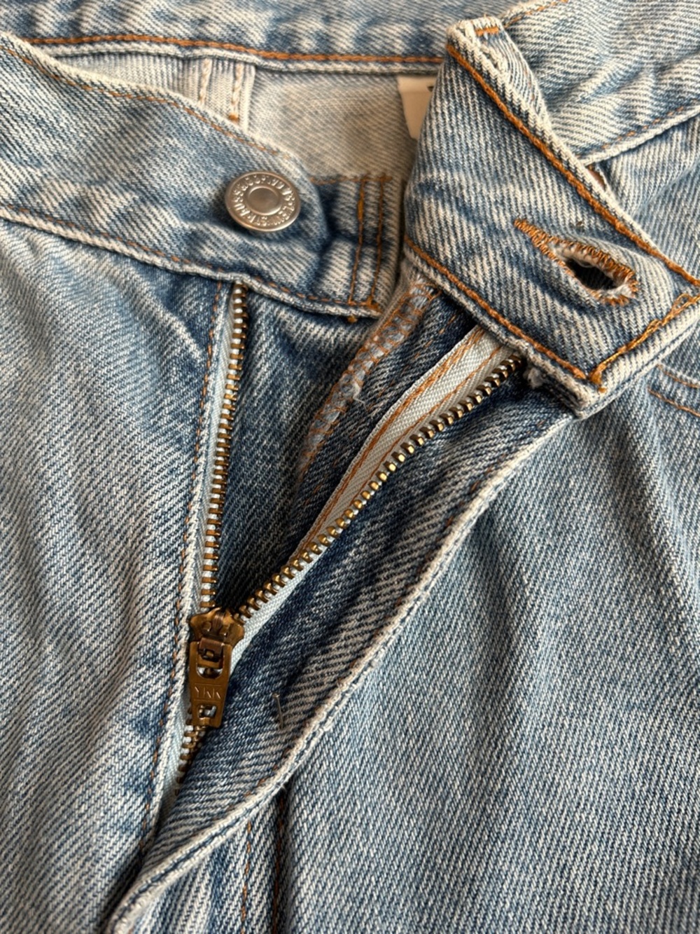 90s Levi's Classic Jeans, Light Wash, Size 29 - Picture 4 of 6